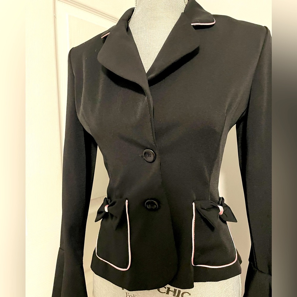 Fitted blazer size 3/4 by Alyn Paige with bows